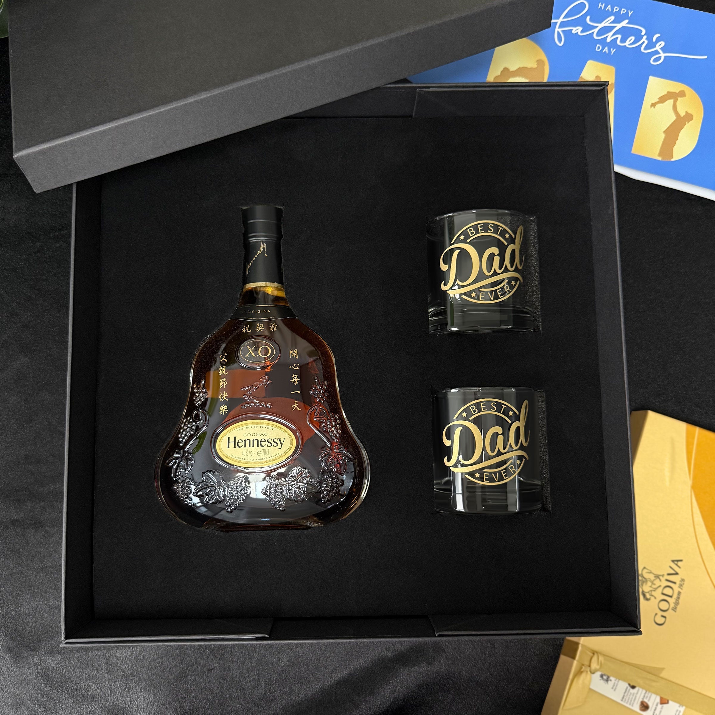 Hennessy X.O雕刻訂製禮盒 客製化威士忌杯對杯 父親節/長輩生日/男士高質感送禮首選 感謝/祝福/紀念一次到位 Hennessy X.O Custom Engraved Gift Set Perfect for Father's Day, Birthdays DY05-69 - Design Your Own Wine