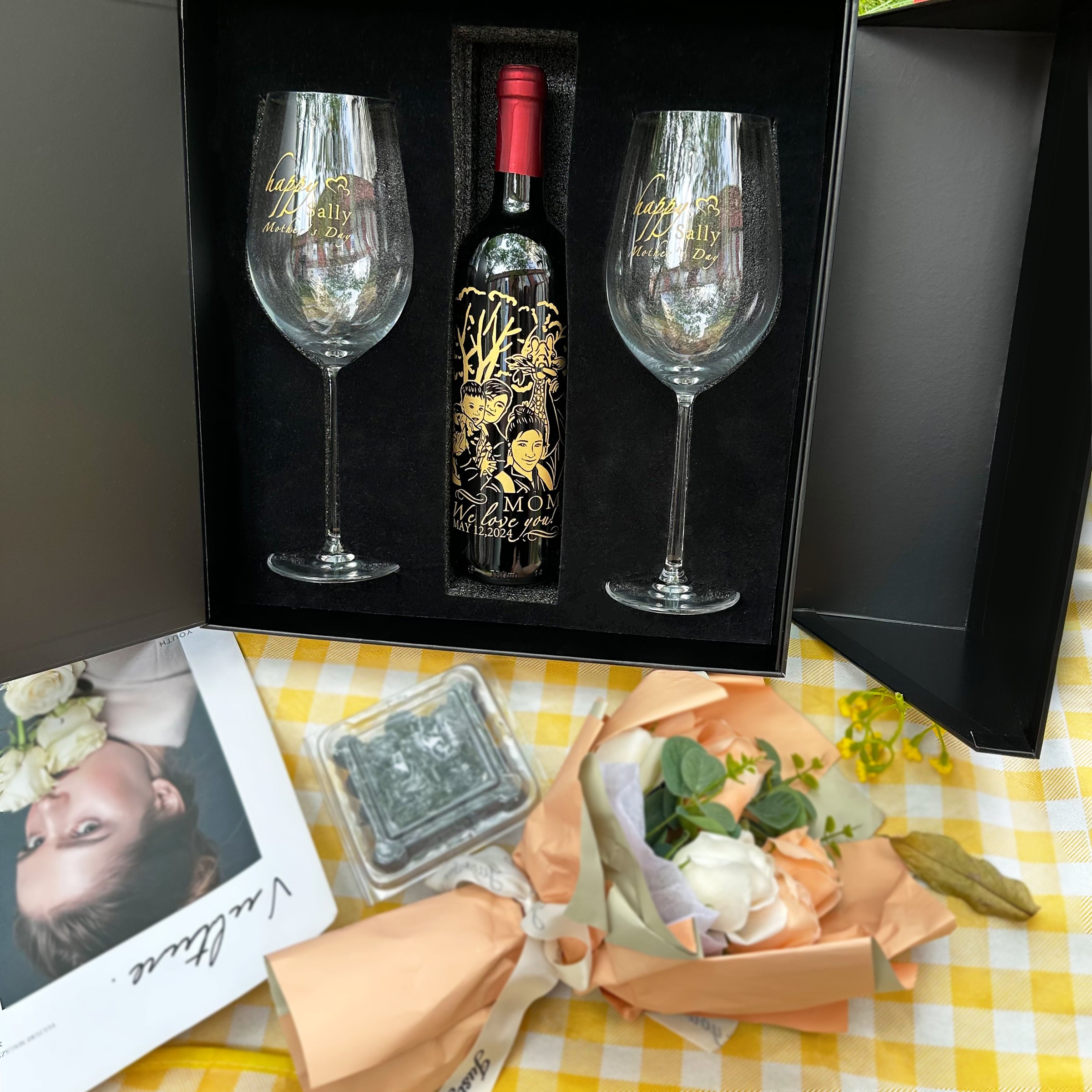 Mother's Day gift box | Single bottle and two cups, portrait engraving, red wine custom gift, romantic gift box, for mom and wife