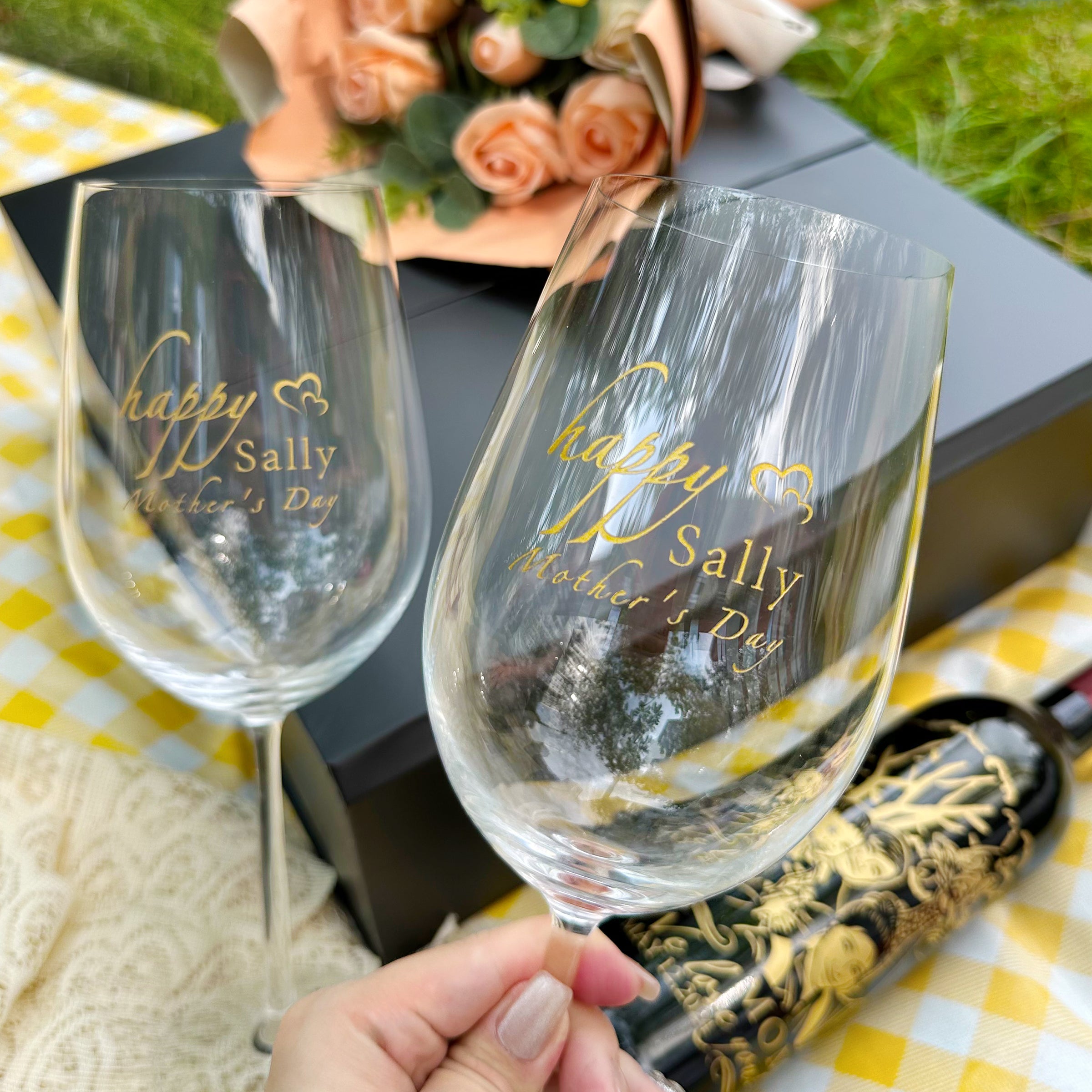 Mother's Day gift box | Single bottle and two cups, portrait engraving, red wine custom gift, romantic gift box, for mom and wife