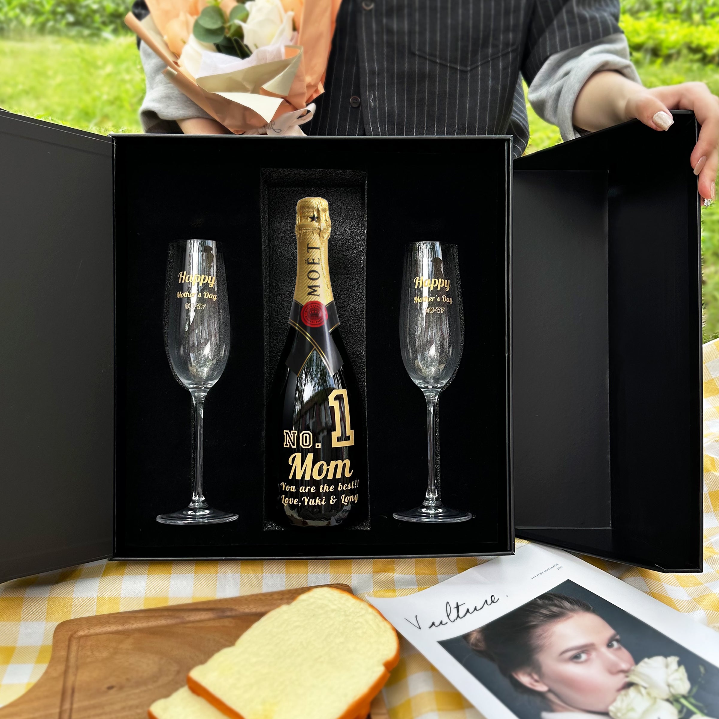 Mother's Day gift box | Single bottle and double glass Moet champagne Customized gift with text and image Mother's Day gift for mom and mother-in-law