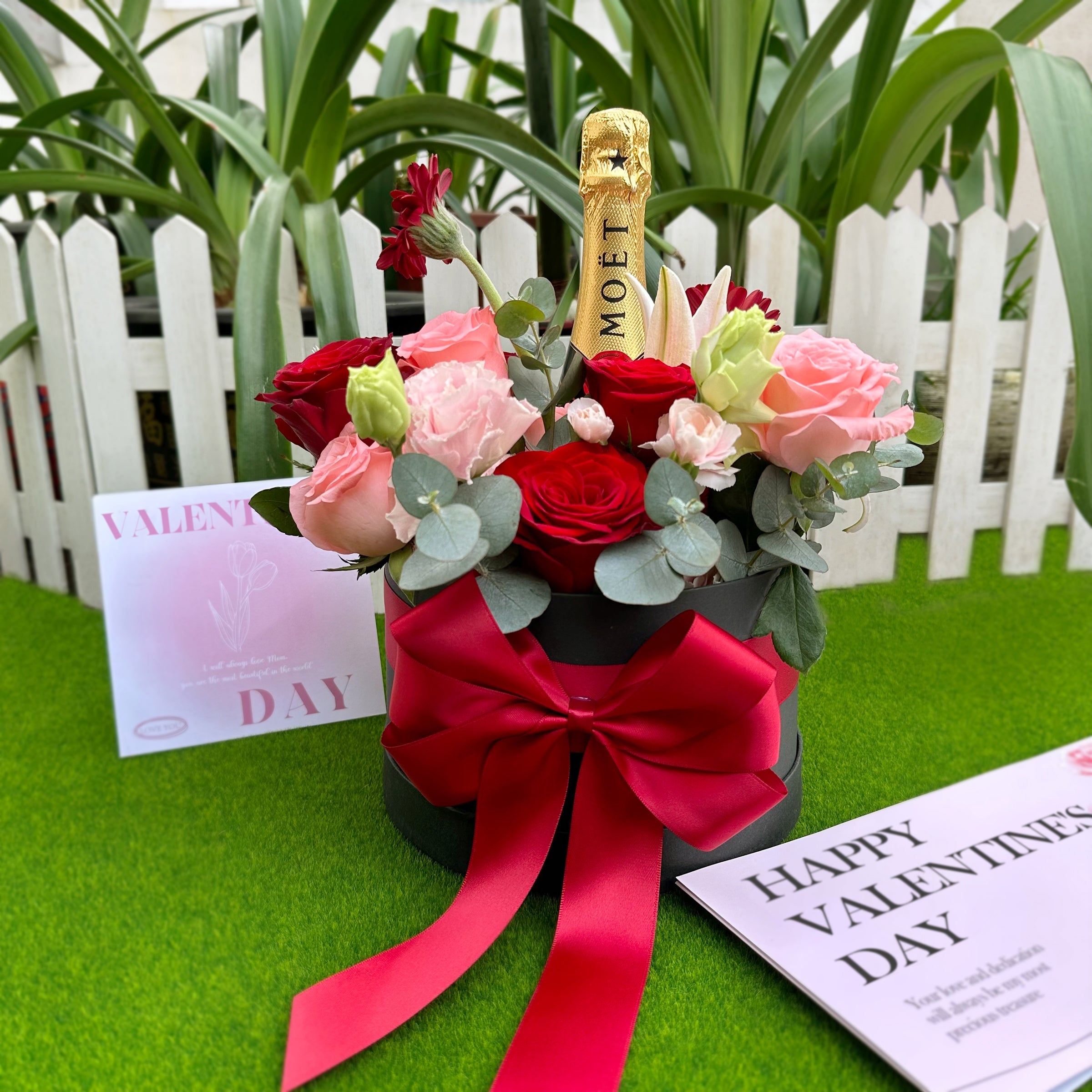 Valentine's Day Gift Box | Elegant Rose Box with Custom Moët Champagne Gift Basket Romantic Flower Gift for Valentine's Day - Perfect for Your Wife DY05-59