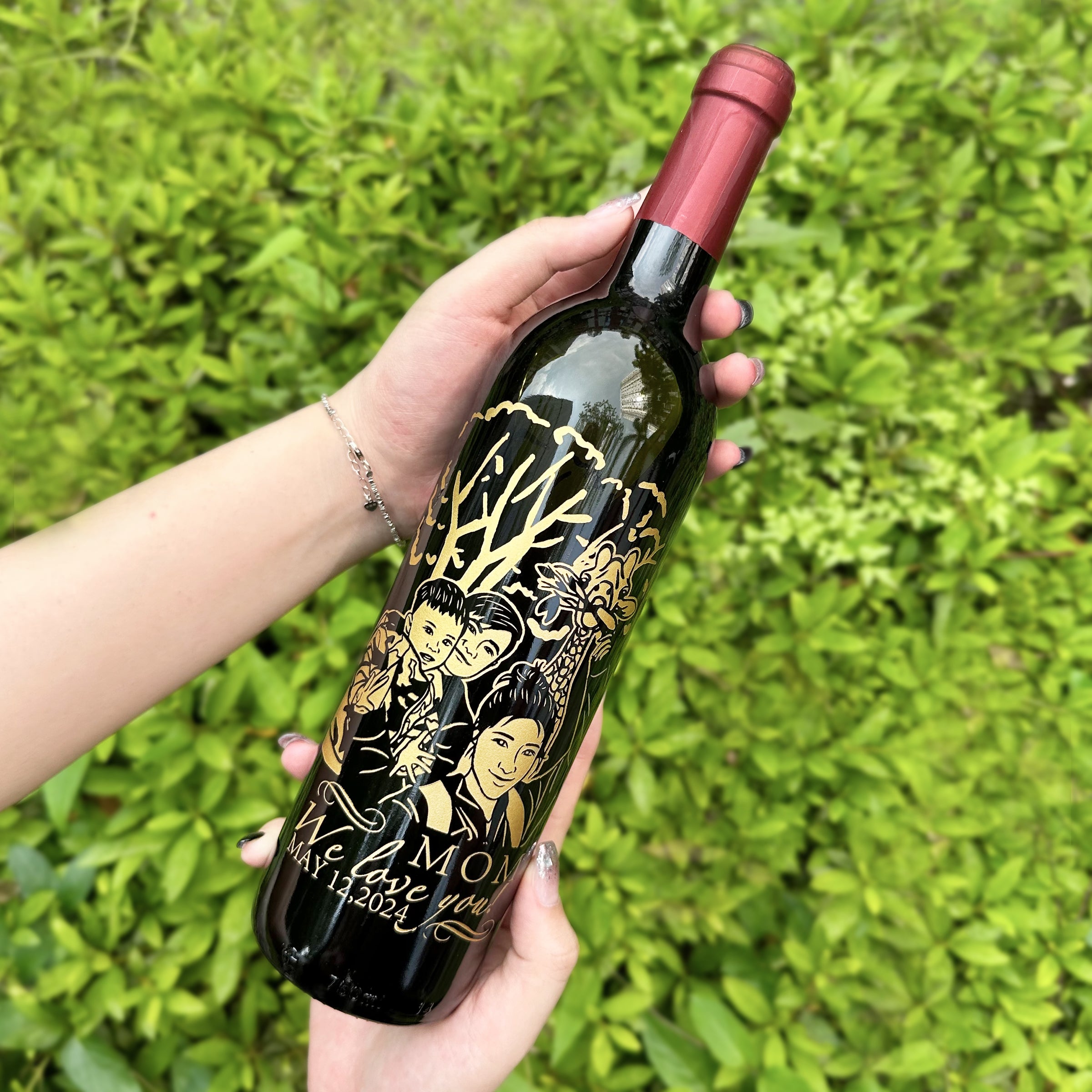 Mother's Day gift box | Single bottle and two cups, portrait engraving, red wine custom gift, romantic gift box, for mom and wife