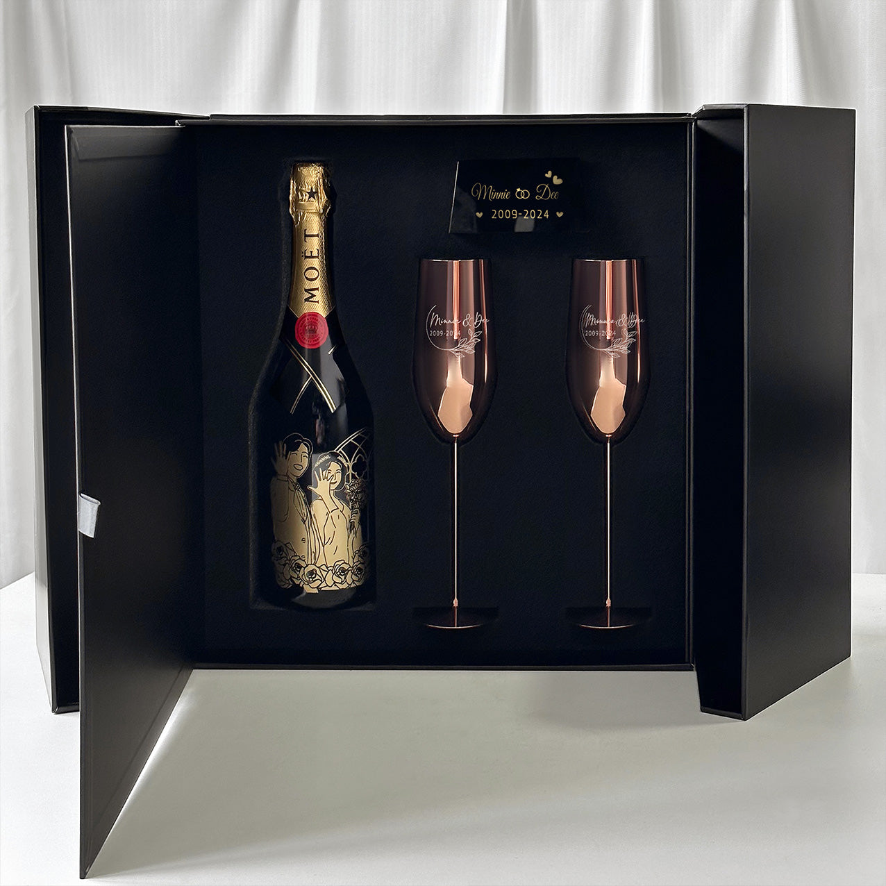 Moët Chandon Customized wine bottle portraits, champagne artwork engraving for anniversary celebrations, anniversary gifts for couples, name engraving on champagne glasses Moët Chandon gift set -DY01-376