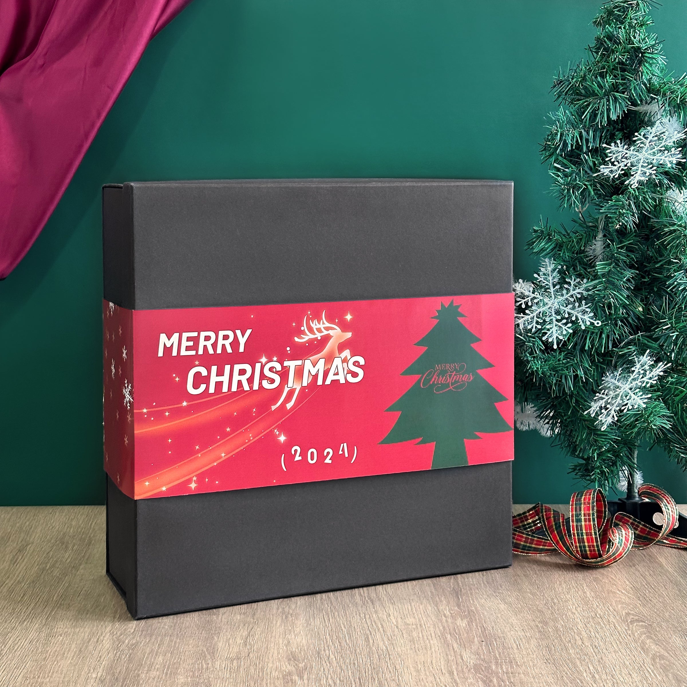 【Champagne Gift Box】2024 Christmas Champagne Gift Box Moët & Chandon Champagne with Pair of Glasses Set Custom Engraved Champagne Glasses Christmas Celebration Gift Name Custom Engraving Gift for Couples