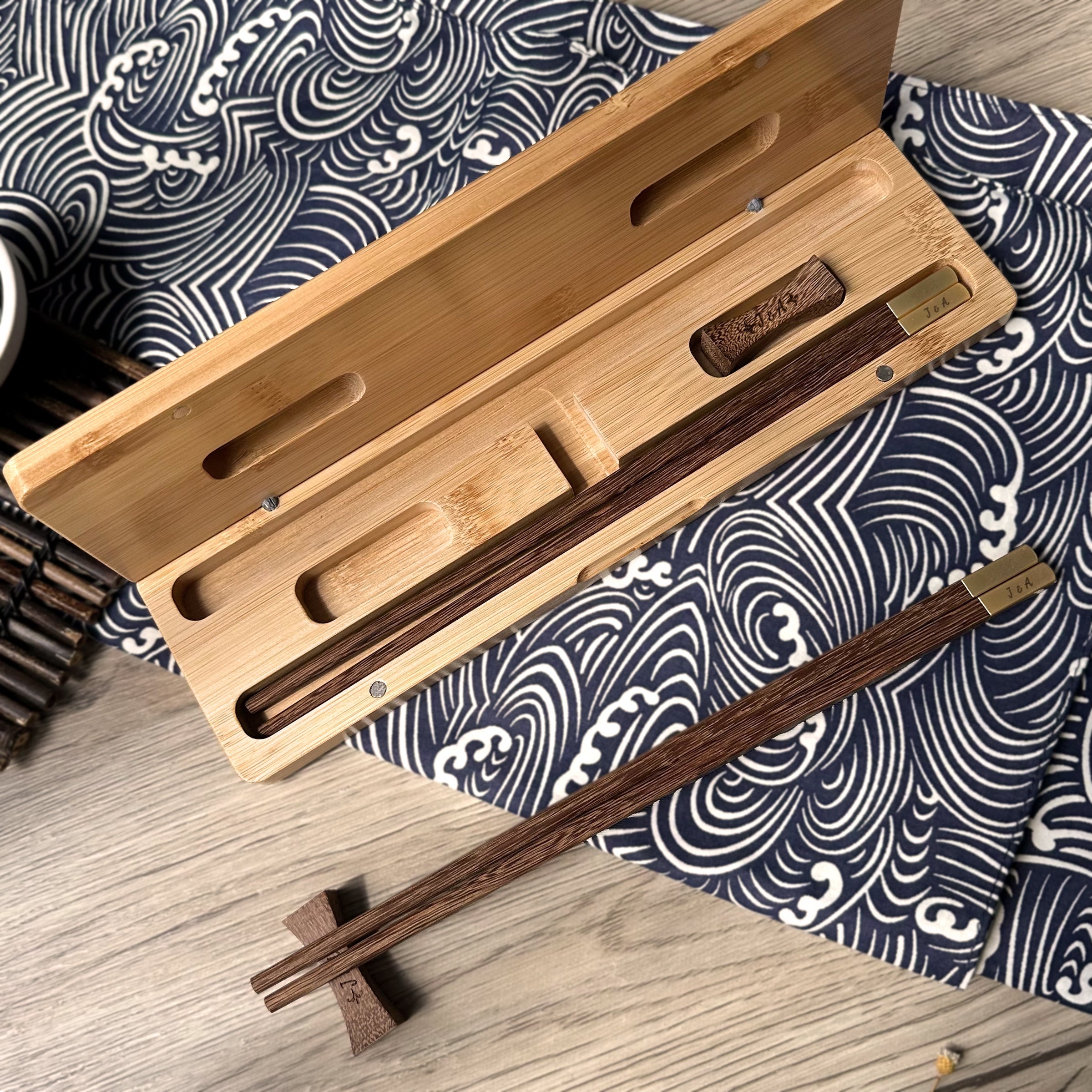 Customized chopstick gift box|Unique souvenirs for couples. The first choice for home gifts. Customized names for dining rituals. Exclusively designed chopstick set. Wedding gift. New home warming gift. House warming tableware set DY01-393