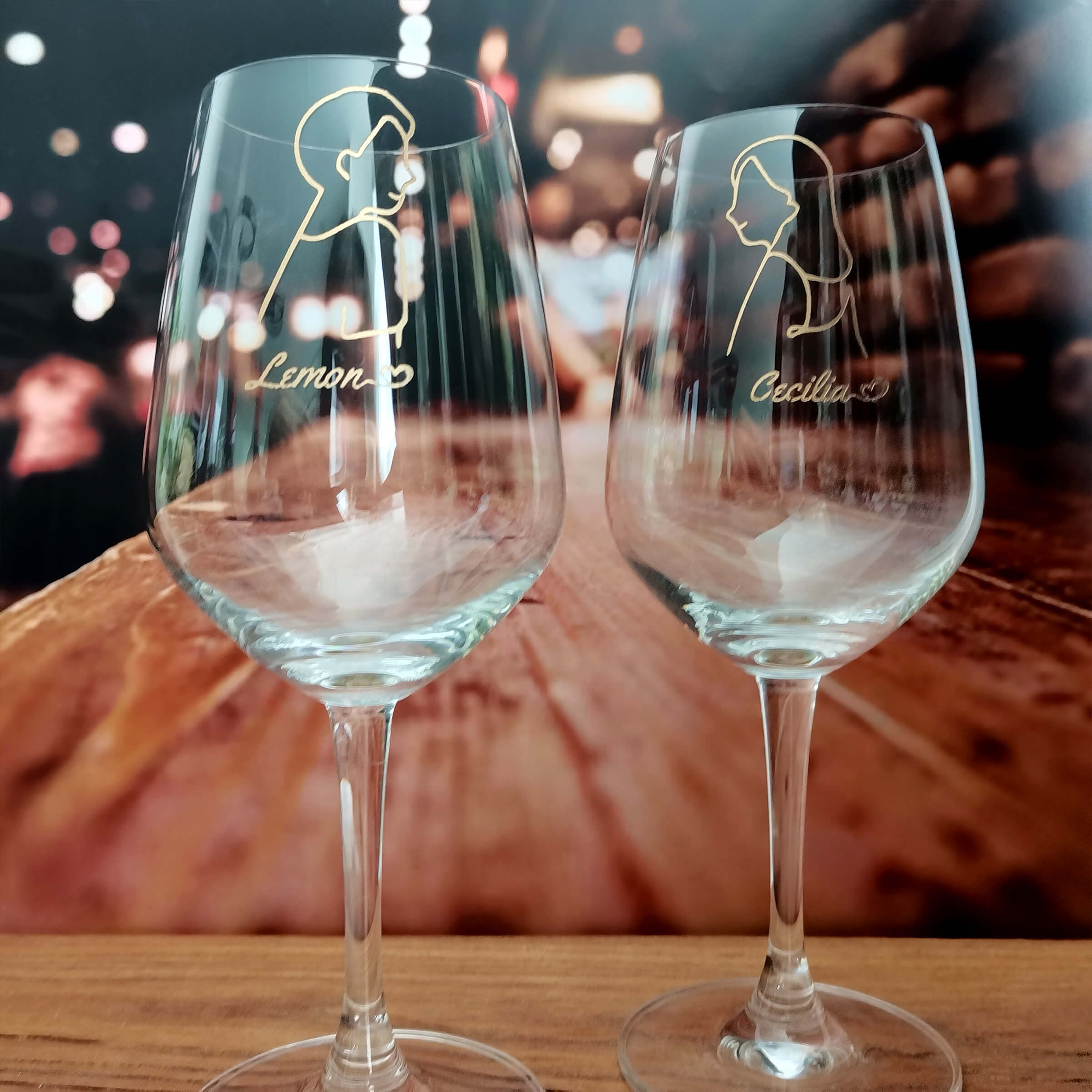 Minimalist|簡單·愛系列—ins線條畫像情侶紅酒對杯(文字雕刻) - Design Your Own Wine