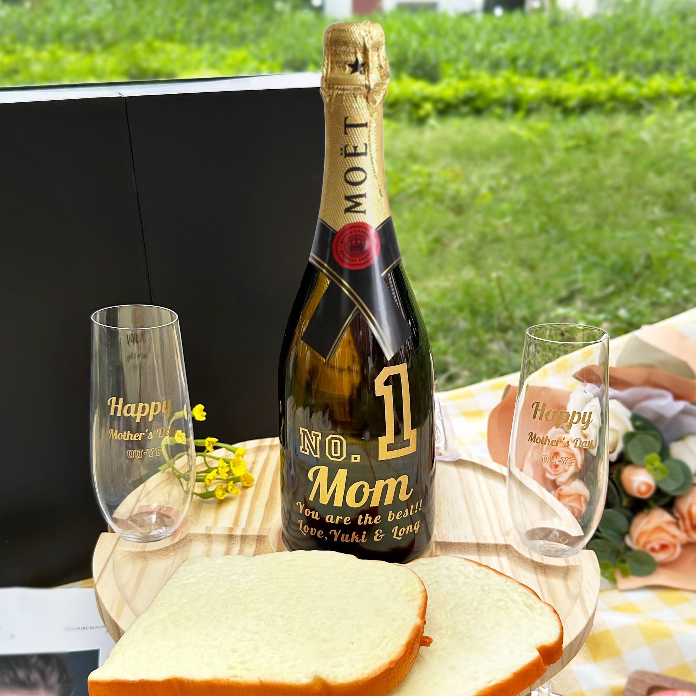 Mother's Day gift box | Single bottle and double glass Moet champagne Customized gift with text and image Mother's Day gift for mom and mother-in-law
