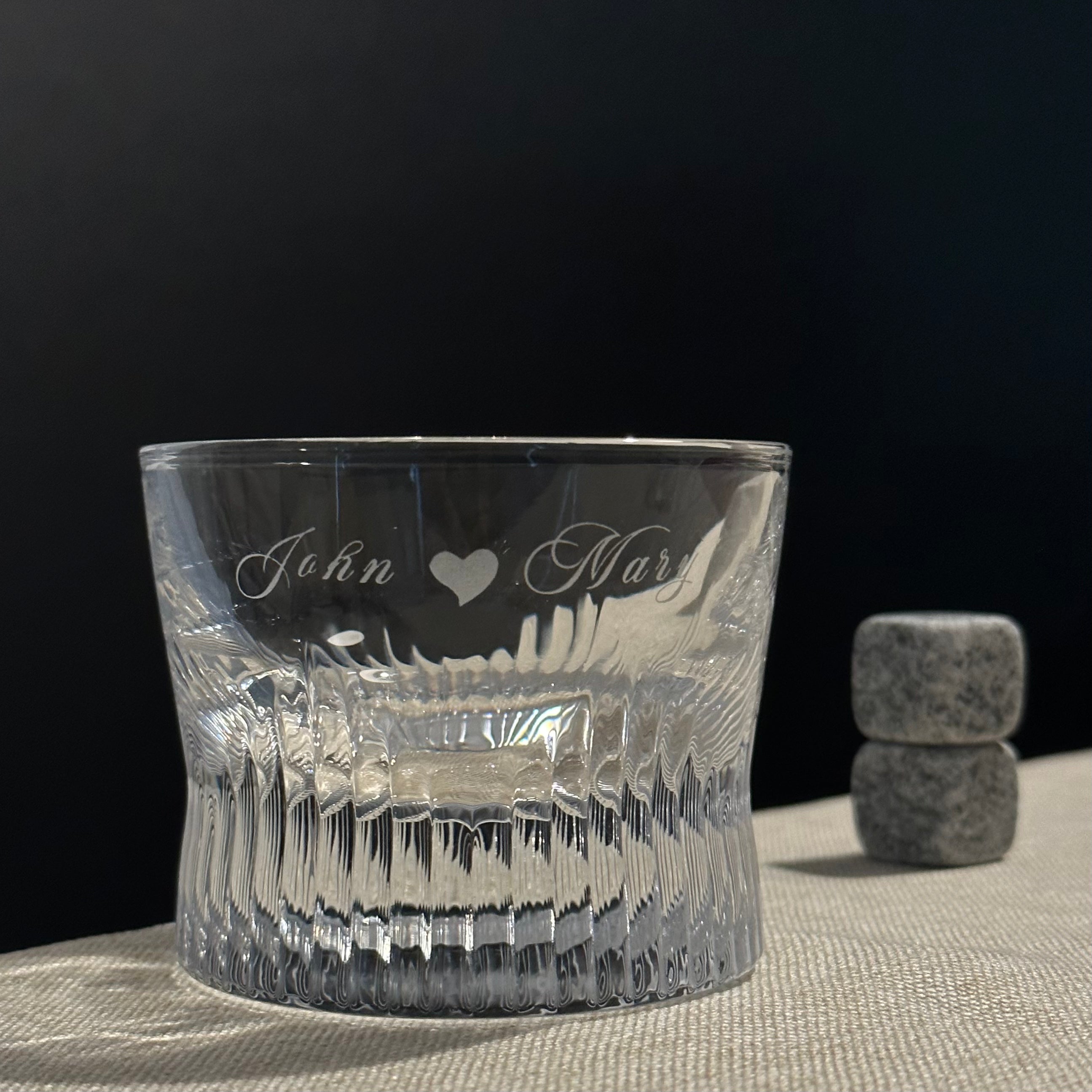 Customized whiskey glass丨Vertical striped glass wine glass, text engraving, name engraving, birthday and anniversary gift for couple and best friend Whiskey Glass-DY01-368