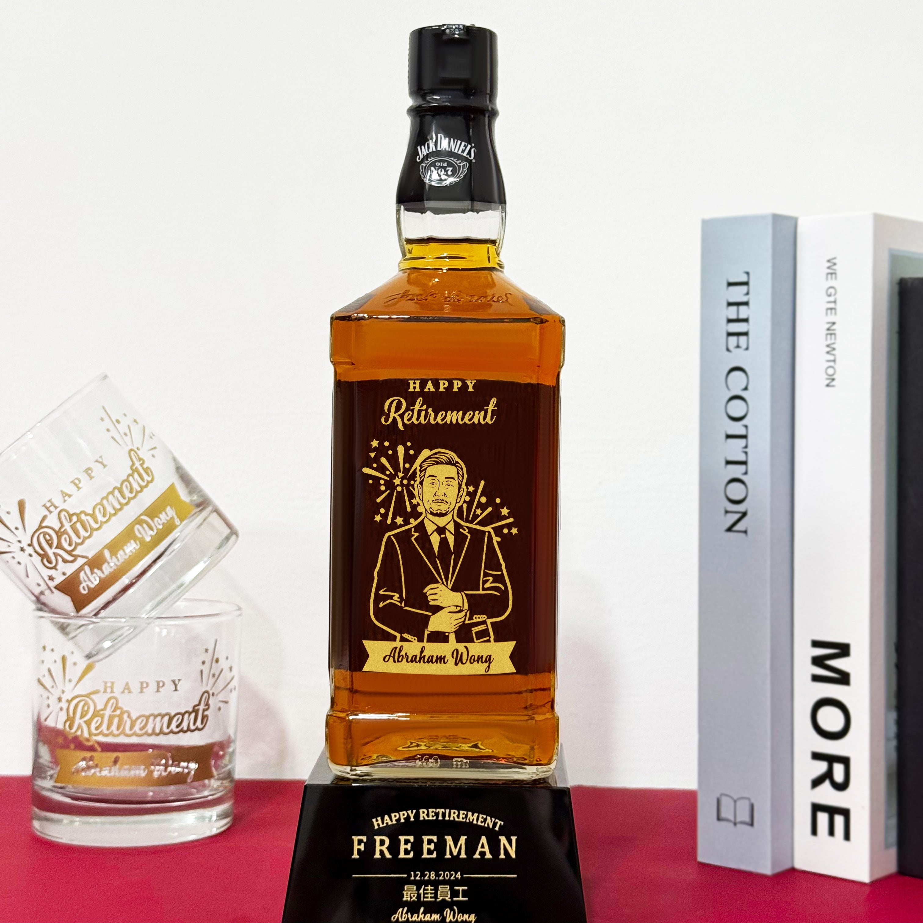 Jack Daniel’s Old No.7 Portrait Engraved Custom Retirement Gift Set | Whisky Trophy with Personalized Text Engraving | Corporate Gift for Retiring Employees | Premium Whisky Gift Box for Business Occasions and Year-End Celebrations | DY04-284