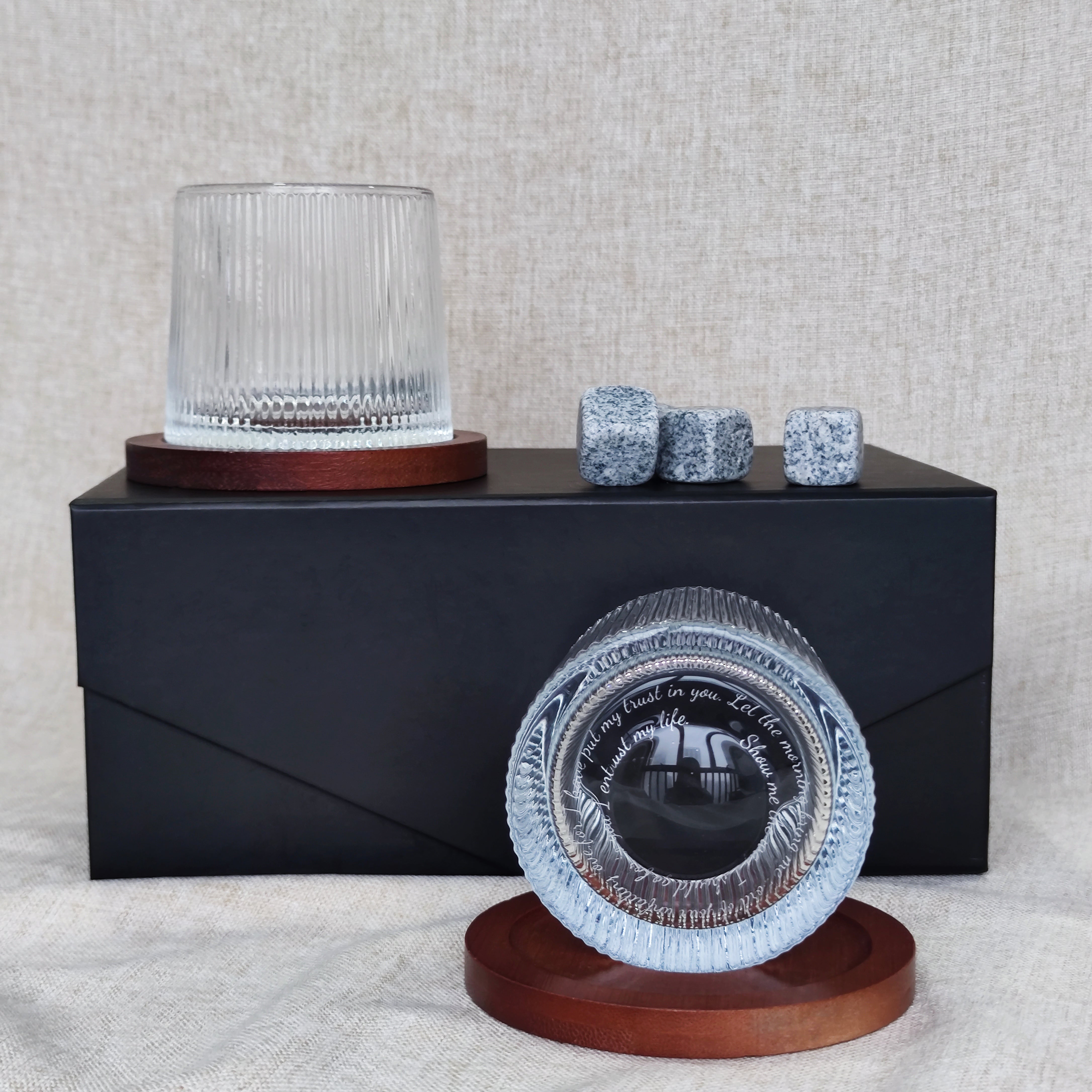 Vertical pattern rotating whiskey glass Bible engraved whiskey pair glass ice tart gift box creative customized gift