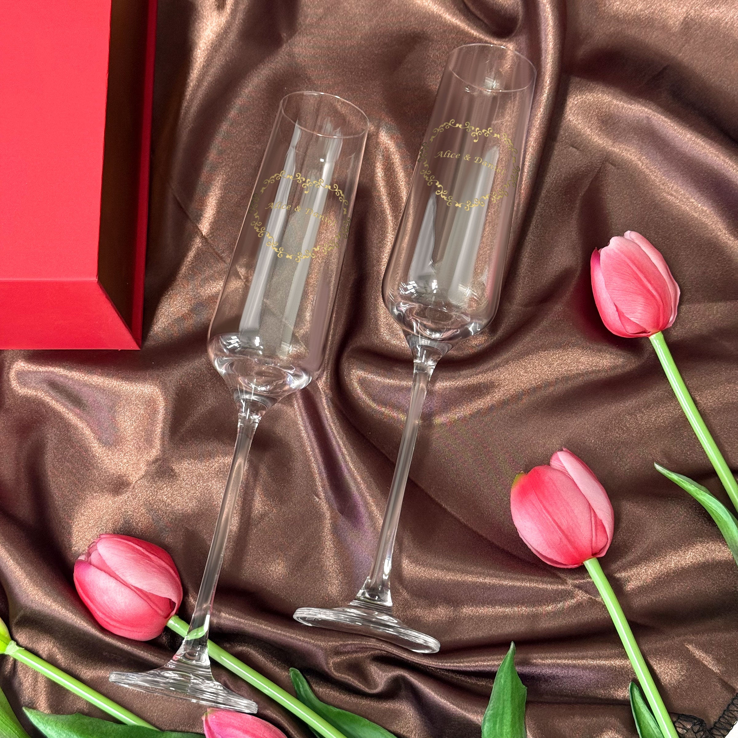 【結婚禮物訂製】RONA 香檳杯 對杯（情人節禮盒）送禮必備 送女友 雕刻禮物 婚禮新婚敬酒杯禮物 紀念日情人節客製化送禮 Romantic wedding custom gift rona - Design Your Own Wine