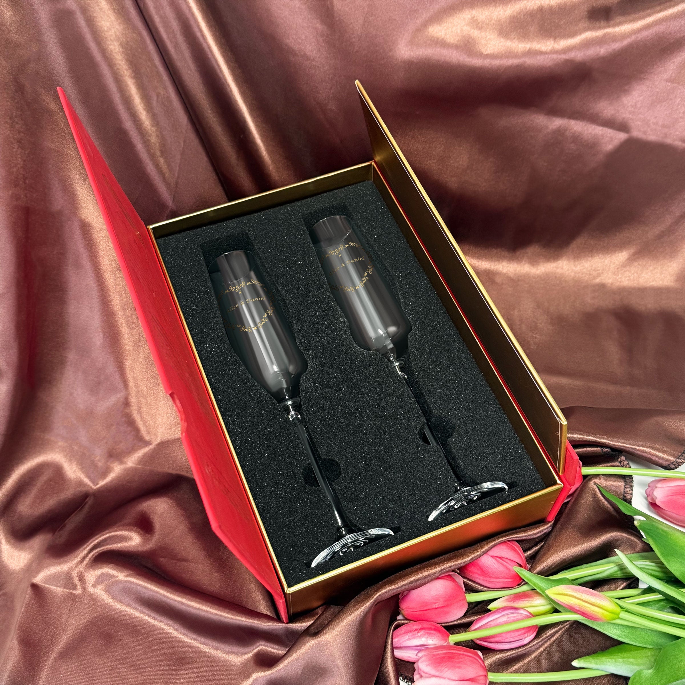 【結婚禮物訂製】RONA 香檳杯 對杯（情人節禮盒）送禮必備 送女友 雕刻禮物 婚禮新婚敬酒杯禮物 紀念日情人節客製化送禮 Romantic wedding custom gift rona - Design Your Own Wine