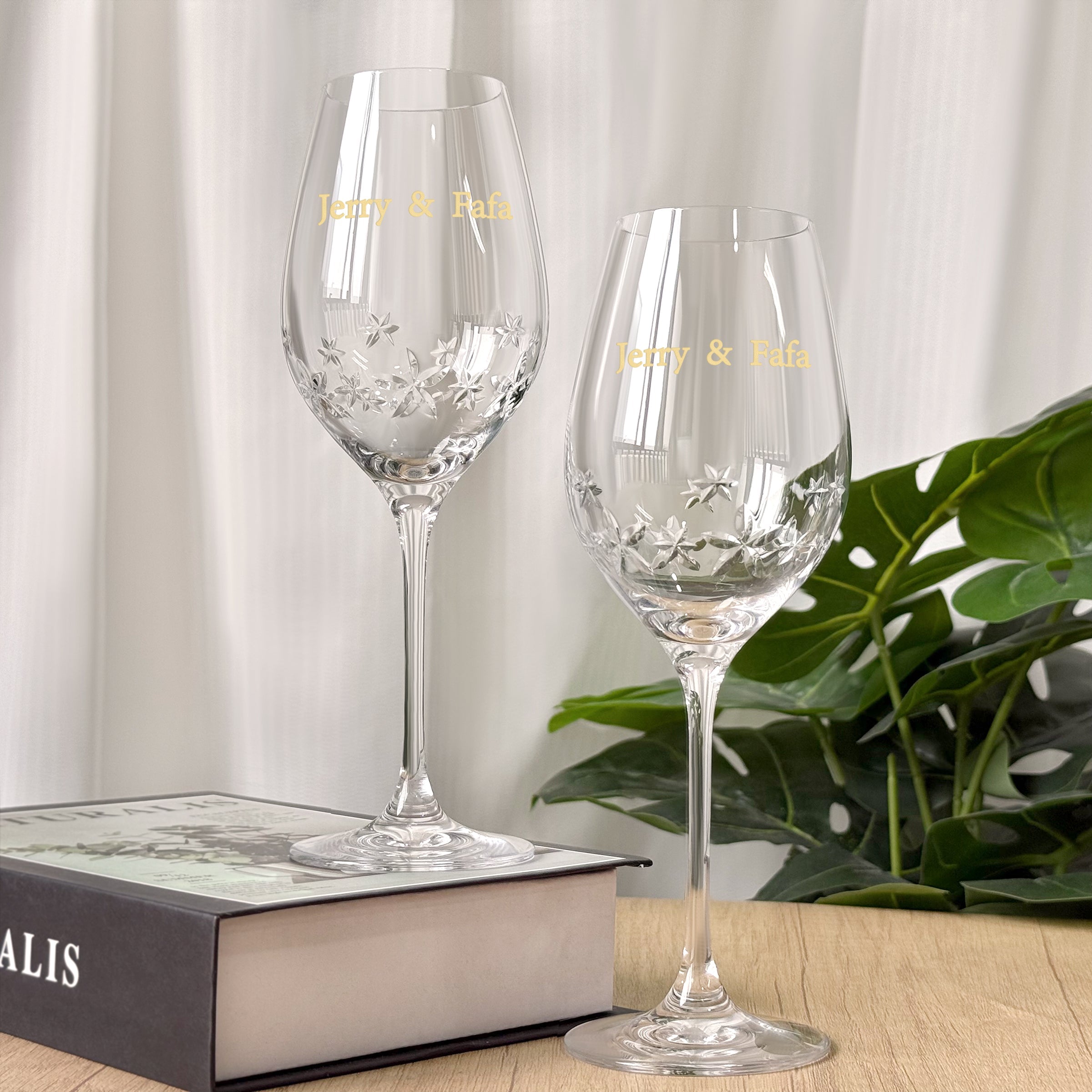 [Customized Wedding Gift] Starry Flower Pair of Glasses Portrait Engraved Red Wine Gift Box Customized Valentine's Day Gift, Wedding Gift for Newlyweds, Anniversary Gift for Groom and Bride, Congratulatory Gift Box Set, Creative Blessing Gift