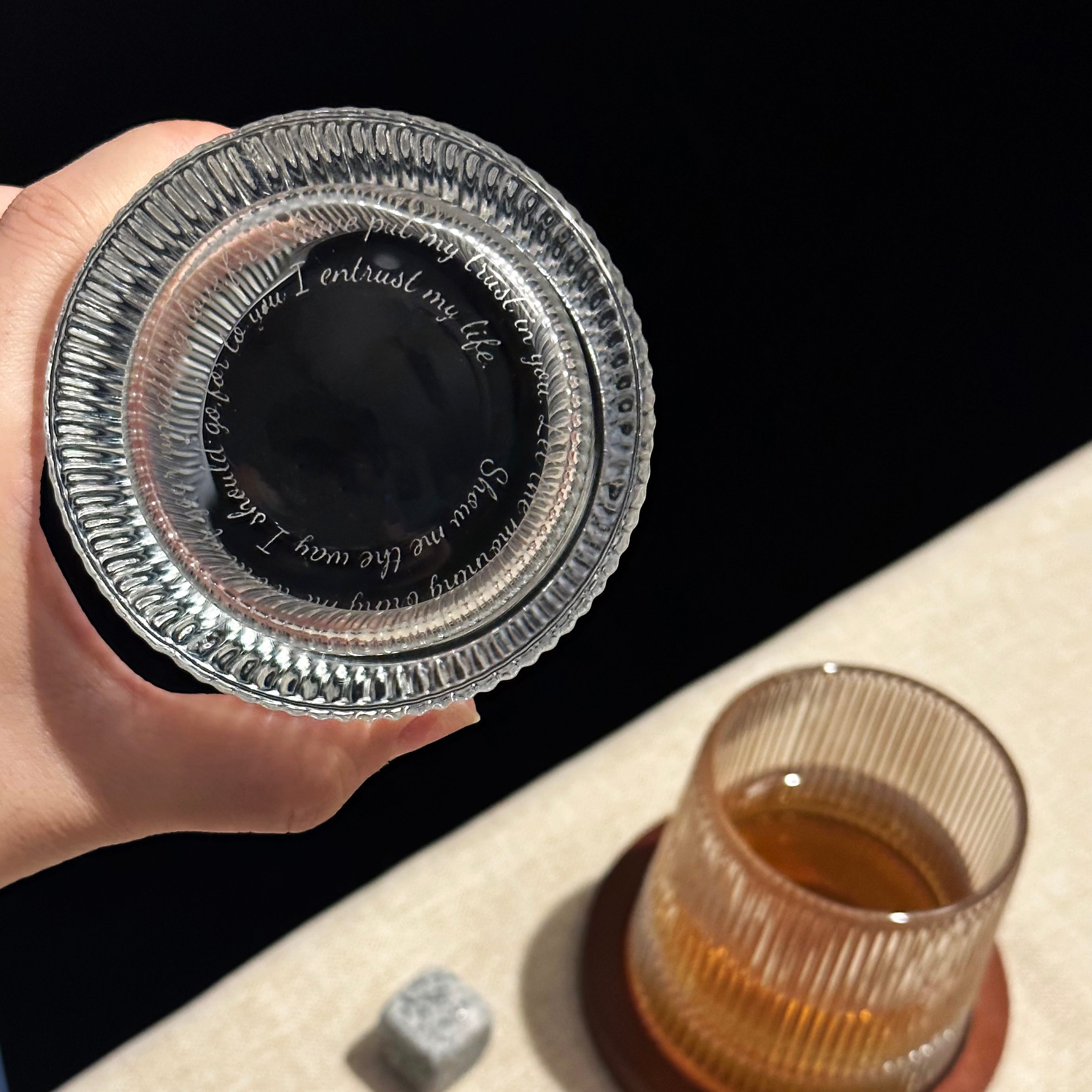 Vertical pattern rotating whiskey glass, niche Bible engraving design whiskey pairing glass, creative customized gift Whiskey Glass-DY01-372