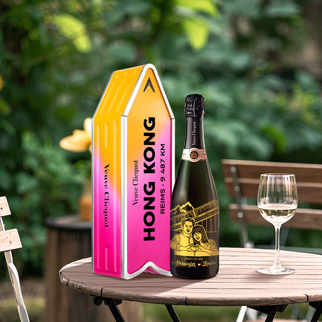 Veuve Clicquot Brut Rosé with Engraving | Veuve Clicquot Rosé Champagne (with Portrait Engraving) Original Arrow Champagne Gift Box